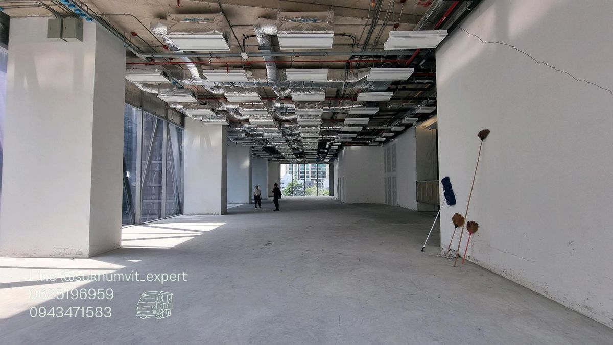 For RentRetail SpaceWitthayu, Chidlom, Langsuan, Ploenchit : Ploenchit Chidlom, rent a sales area of ​​438 sq.m., ceiling height, 6 meters high, beautiful building view, luxurious rental price  