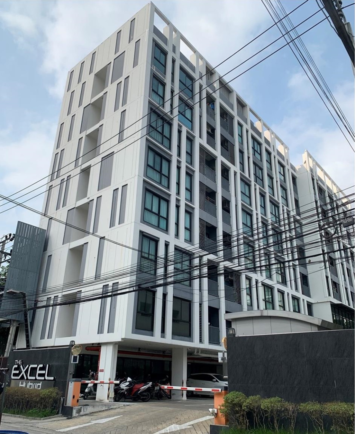 ขายคอนโดบางนา แบริ่ง ลาซาล : ห้องชุด  ดิ เอ็กซ์เซล ไฮบริด