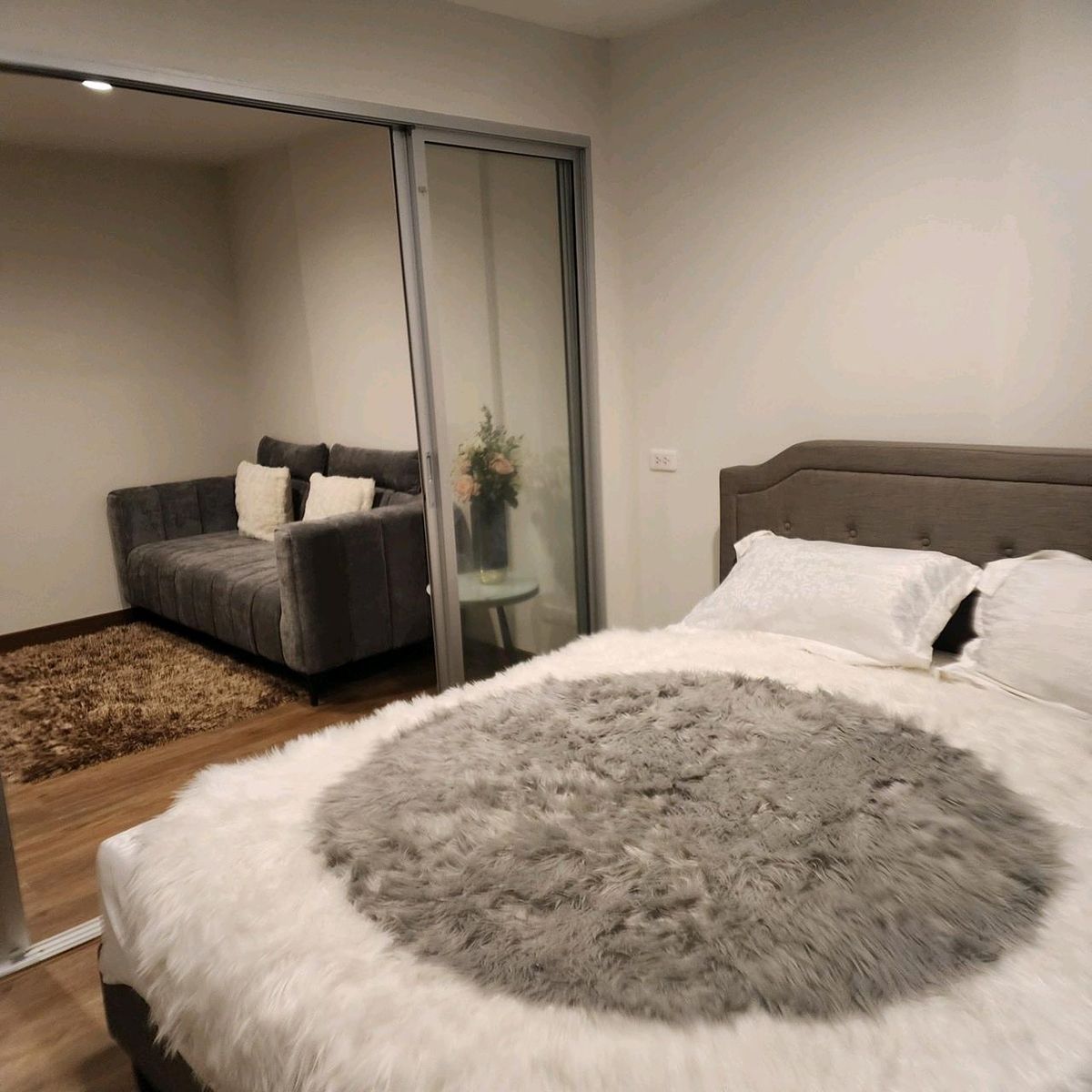 ให้เช่าคอนโดนนทบุรี บางใหญ่ บางบัวทอง : ให้เช่าคอนโด D condo รัตนาธิเบศร์
ขนาด 28.84 ตร.ม. ห้องสตูดิโอ ตึกB ทิศเหนือ ราคา 9,000 บาท/เดือน เฟอร์ครบพร้อมอยู่ contact: 095-9571441  ID Line : nada_sara