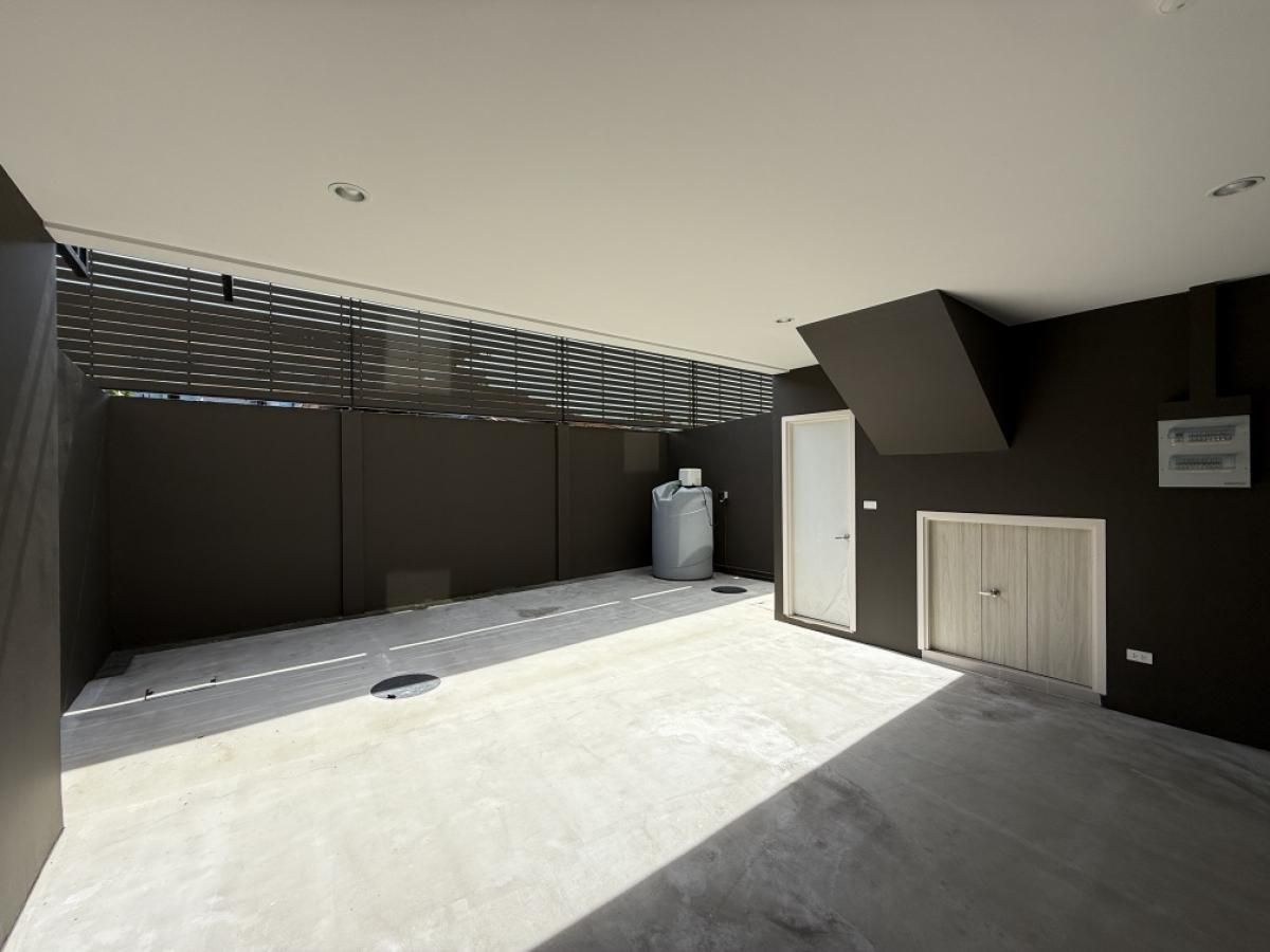 ขายอาคารพาณิชย์สุขุมวิท อโศก ทองหล่อ : 🏠อาคารแฝดสองหลังติดกัน 4 ชั้น ทำเลดี ใจกลางเมือง พร้อมที่จอดรถมากกว่า 10 คัน ทำเลดี  เดินเพียงไม่ไกลถึง BTS ช่องนนทรี และ MRT ลุมพินี