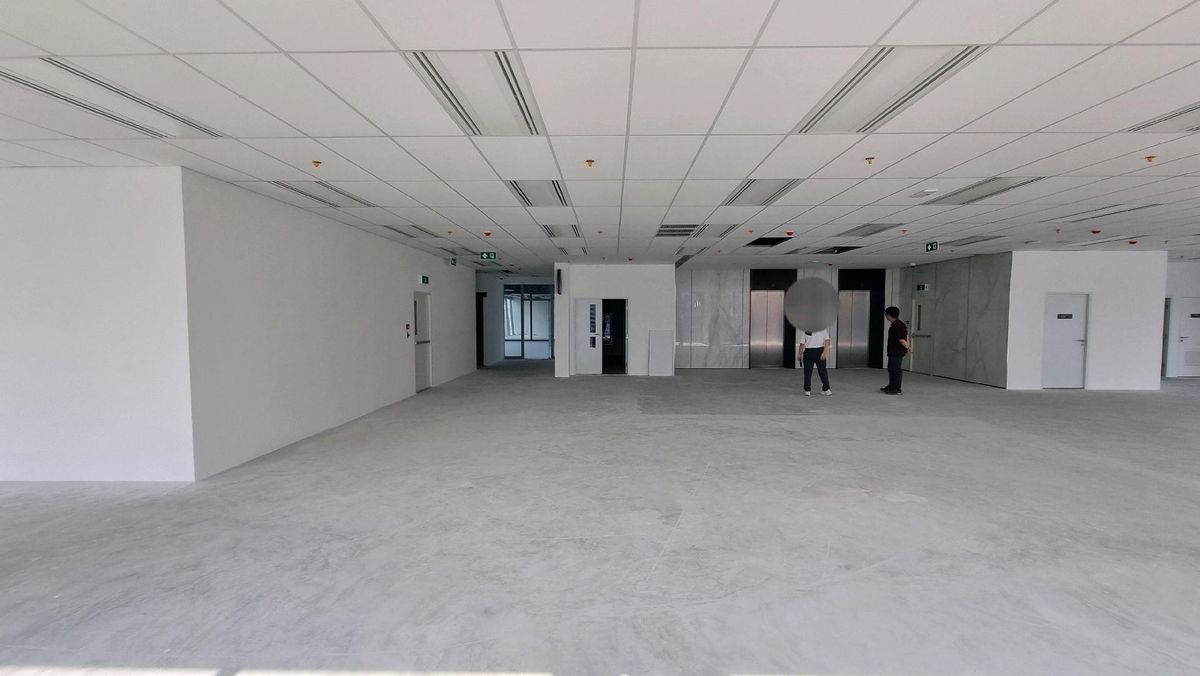 For RentRetail SpaceWitthayu, Chidlom, Langsuan, Ploenchit : Ploenchit Chidlom, rent a sales area of ​​307 sq.m., ceiling height 2.9 meters, beautiful building, luxurious building, good rent  