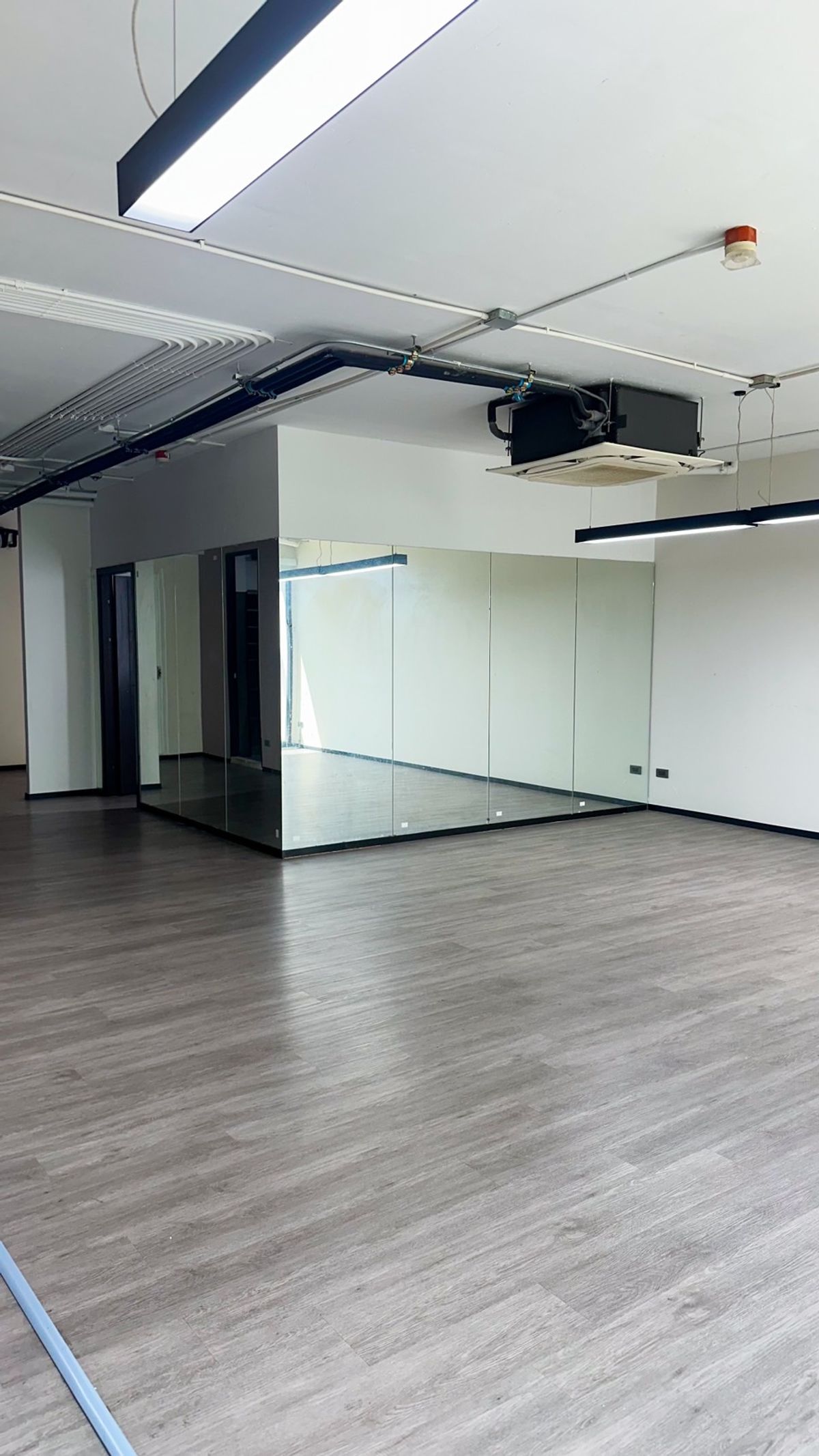 ให้เช่าโฮมออฟฟิศพระราม 9 เพชรบุรีตัดใหม่ RCA : 🔥ให้เช่า The Element Rama9 Home Office (拉玛九商住两用房)  สุดหรู ทำเลดี ใกล้ห้างThenine เพียง1นาที