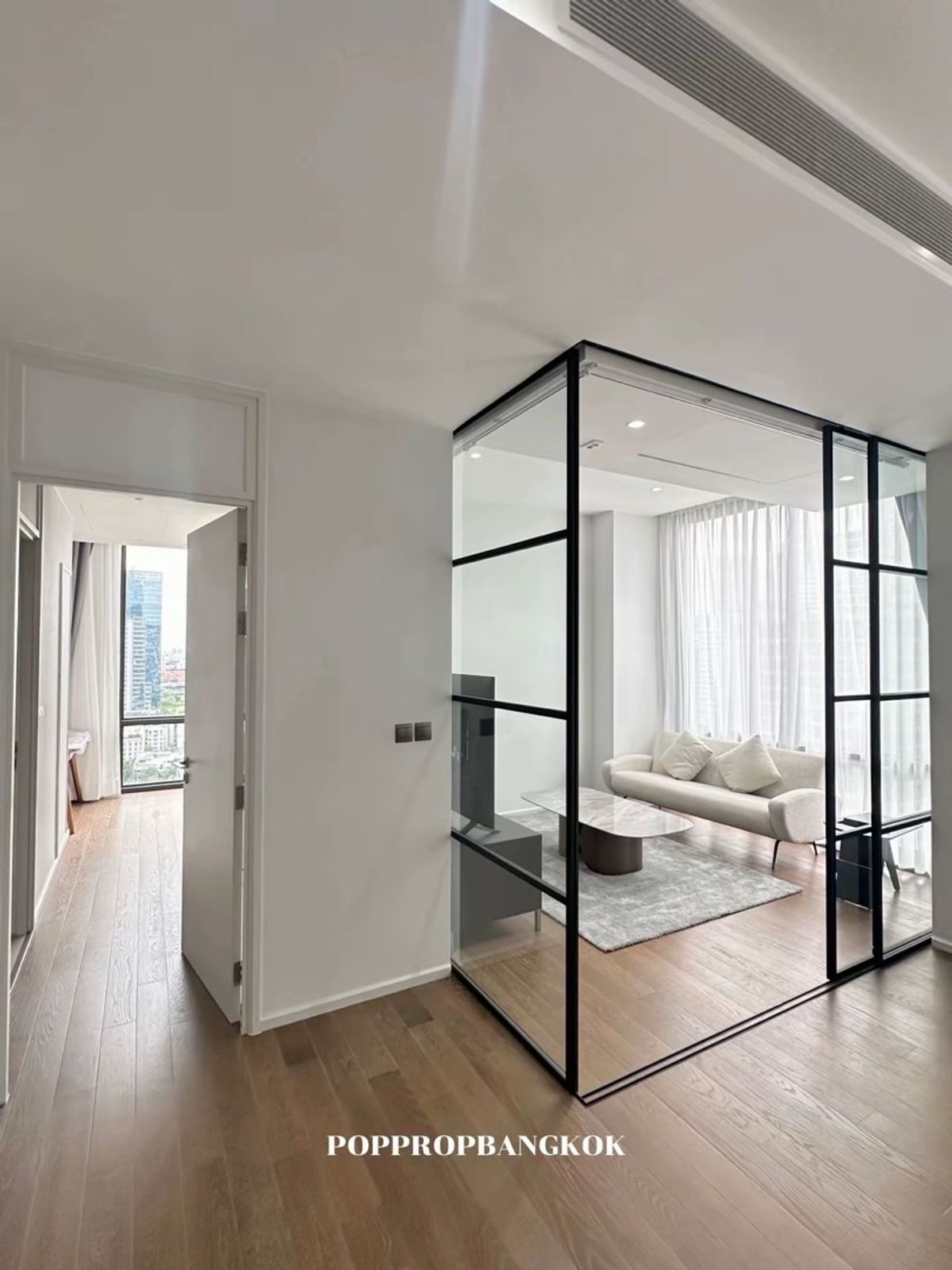 ให้เช่าคอนโดวิทยุ ชิดลม หลังสวน : For rent Pet friendly condo Muniq Langsuan 