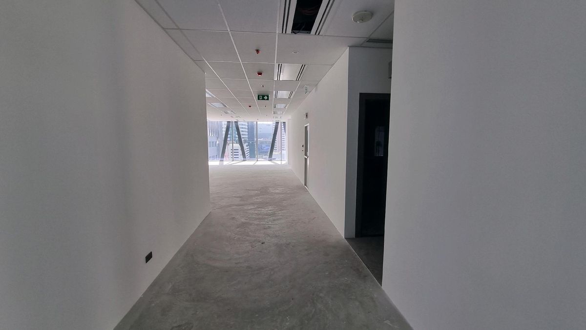 For RentRetail SpaceWitthayu, Chidlom, Langsuan, Ploenchit : Ploenchit Chidlom, rent a sales area of ​​307 sq.m., ceiling height 2.9 meters, beautiful building, luxurious building, good rent  