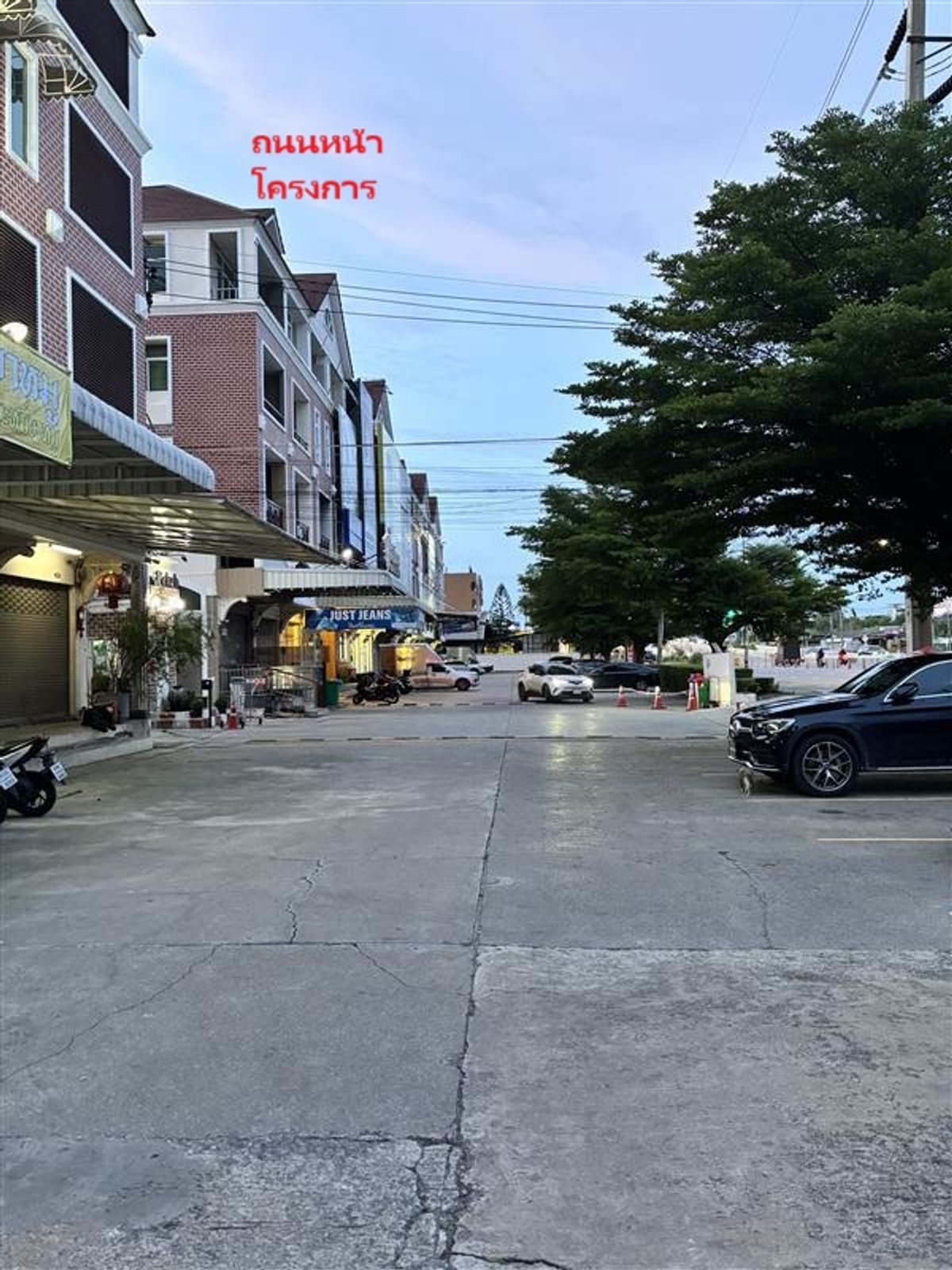 For RentShop HouseThaphra, Talat Phlu, Wutthakat : Rent- 4-story commercial Building, The British Kalapapruek