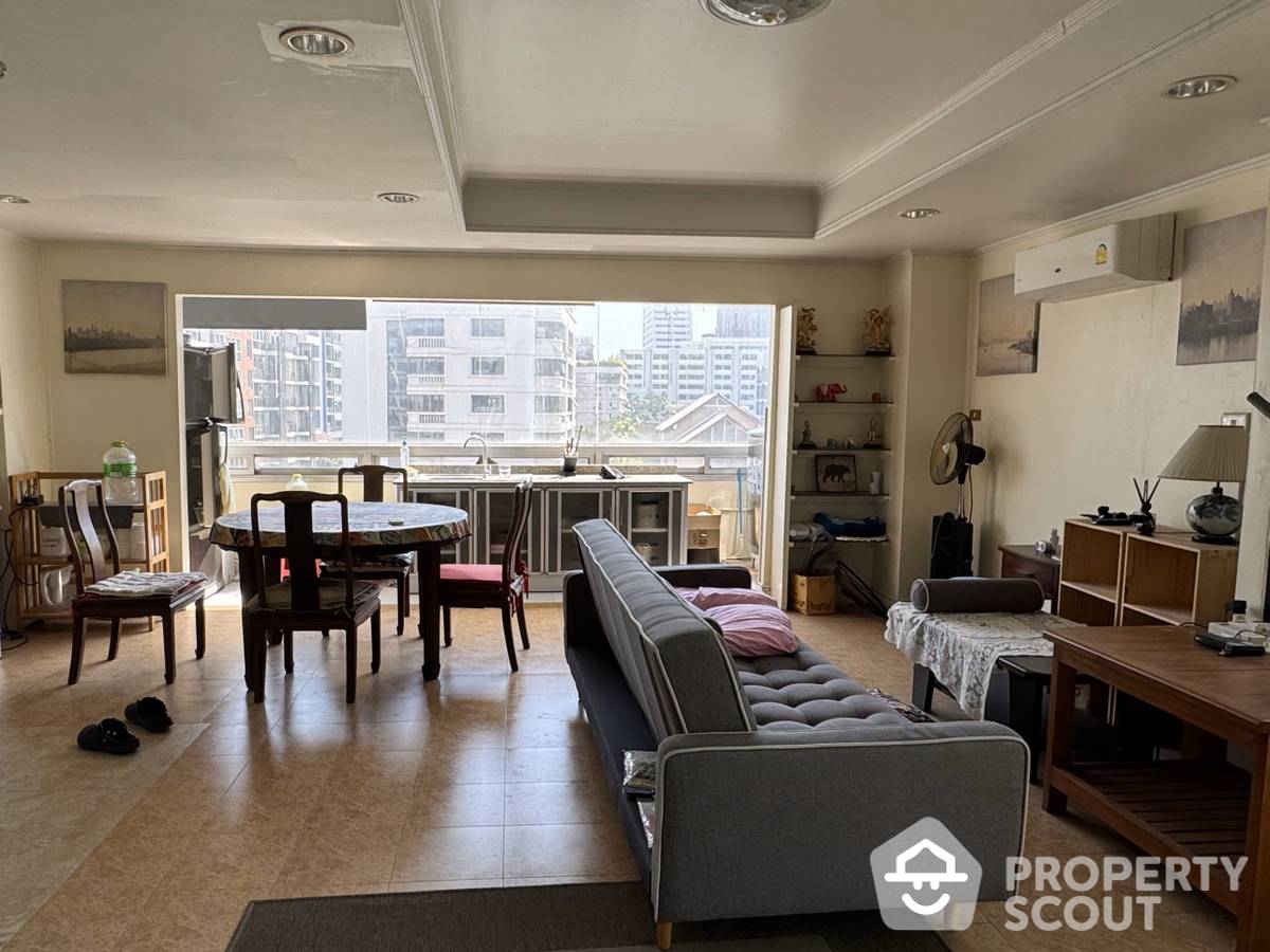 For SaleCondoRatchathewi,Phayathai : 1-BR Condo at Centurion Park near BTS Ari