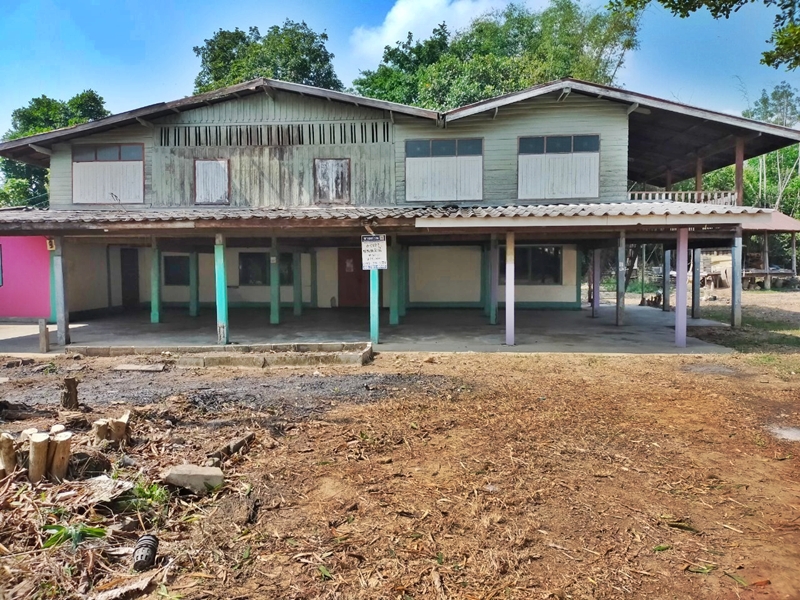 For SaleHouseChai Nat : 16 Sankhaburi-Charan Sutra (Chon. 4050) Posts Buri Chainat