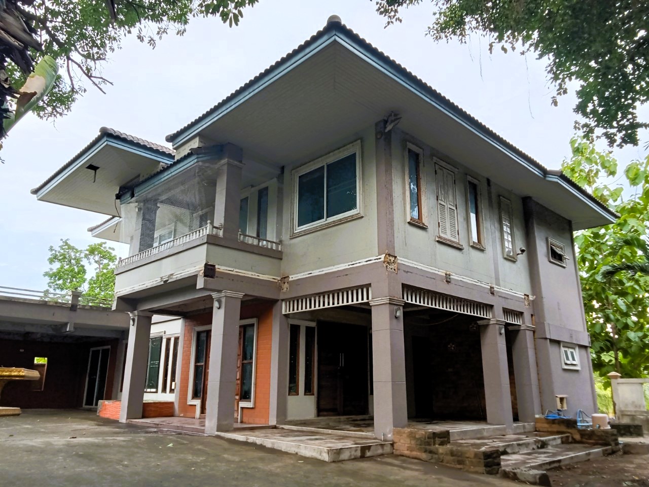 ขายบ้านพัทยา บางแสน ชลบุรี สัตหีบ : บ้านเดี่ยว 2 ชั้น ห่างจากถนนสายเลี่ยงเมืองชลุบุรี(ทล.361)ประมาณ 595 เมตร