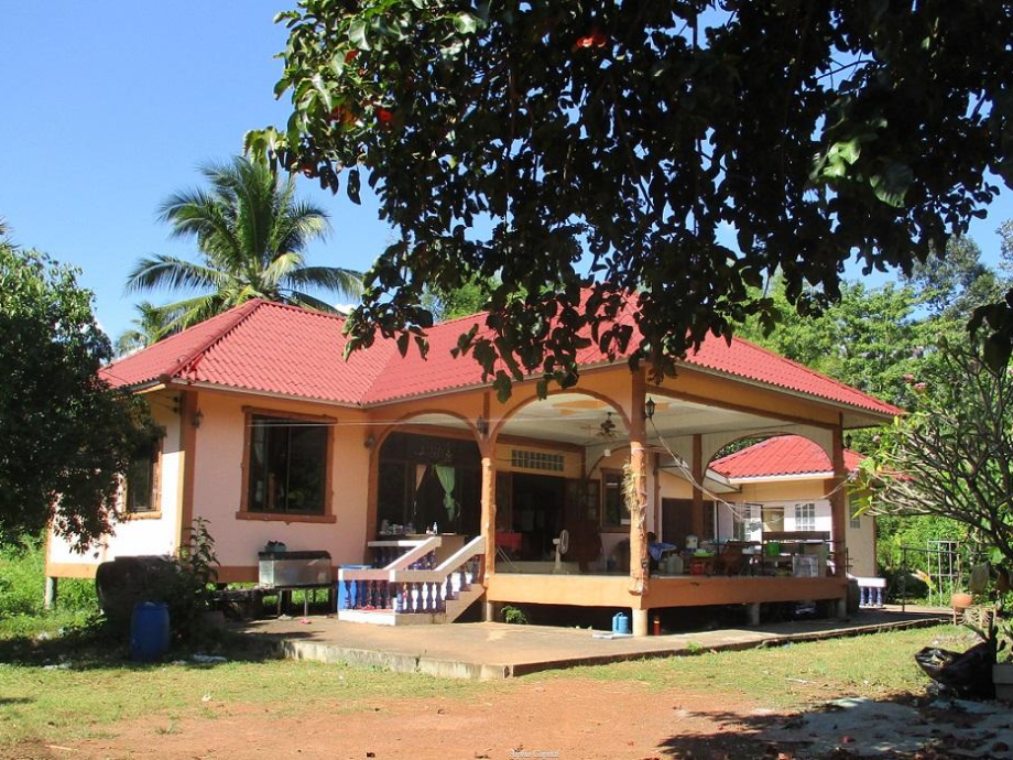 ขายบ้านปราจีนบุรี : ที่ดินพร้อมสิ่งปลูกสร้าง  บ้านหนองบัว