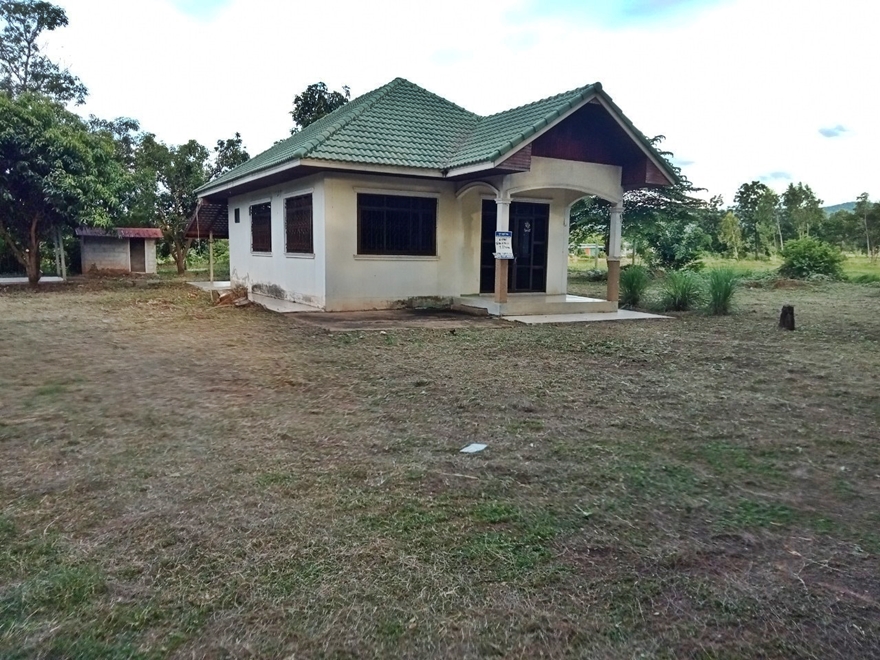 ขายบ้านชัยภูมิ : บ้านพักอาศัยตึกชั้นเดียว ห่างจากทางหลวงชนบท (ชย.4022) ประมาณ 297 เมตร