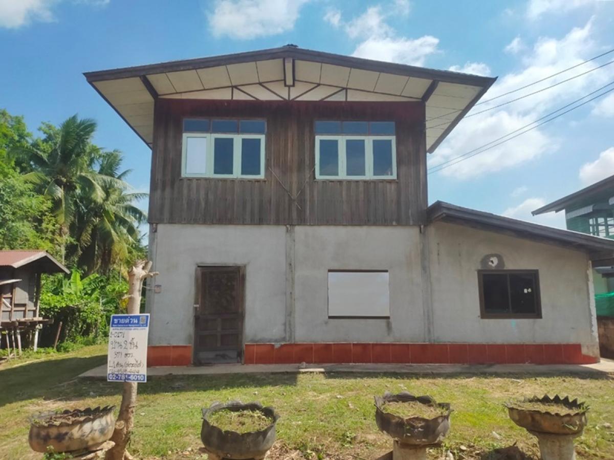 ขายบ้านกาฬสินธุ์ : บ้านพักอาศัยครึ่งตึกครึ่งไม้ 2 ชั้น ห่างจากถนน รพช.สายบ้านนาสีนวล-บ้านโนนศิลาเลิง ระยะประมาณ 450 เมตร