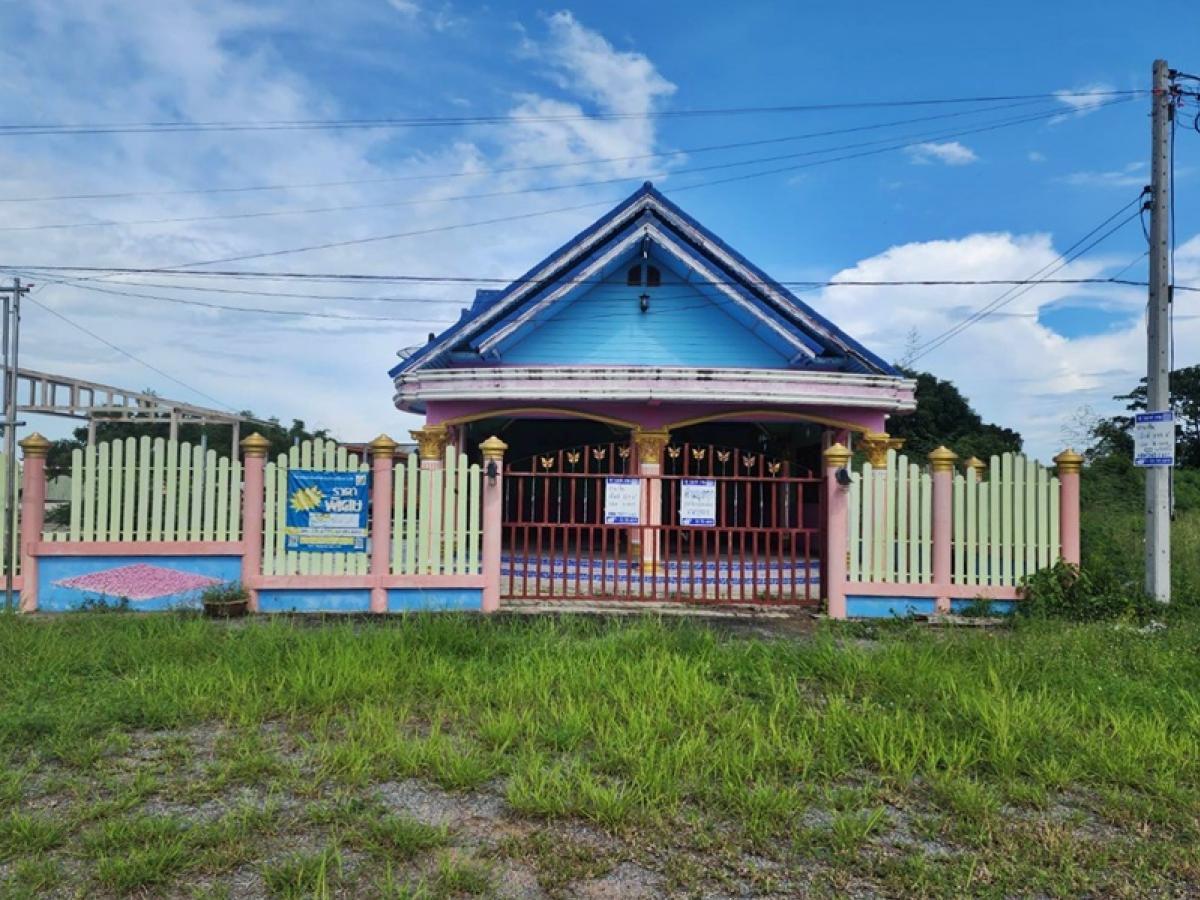 For SaleHouseNakhon Sawan : 5/2, located on the Tak Fah - Tha Tako Road (TL. 1145), Light Tak Fah -Tha Tako Road (Tor. 1145), Nong Luang, Tha Tako, Nakhon Sawan.