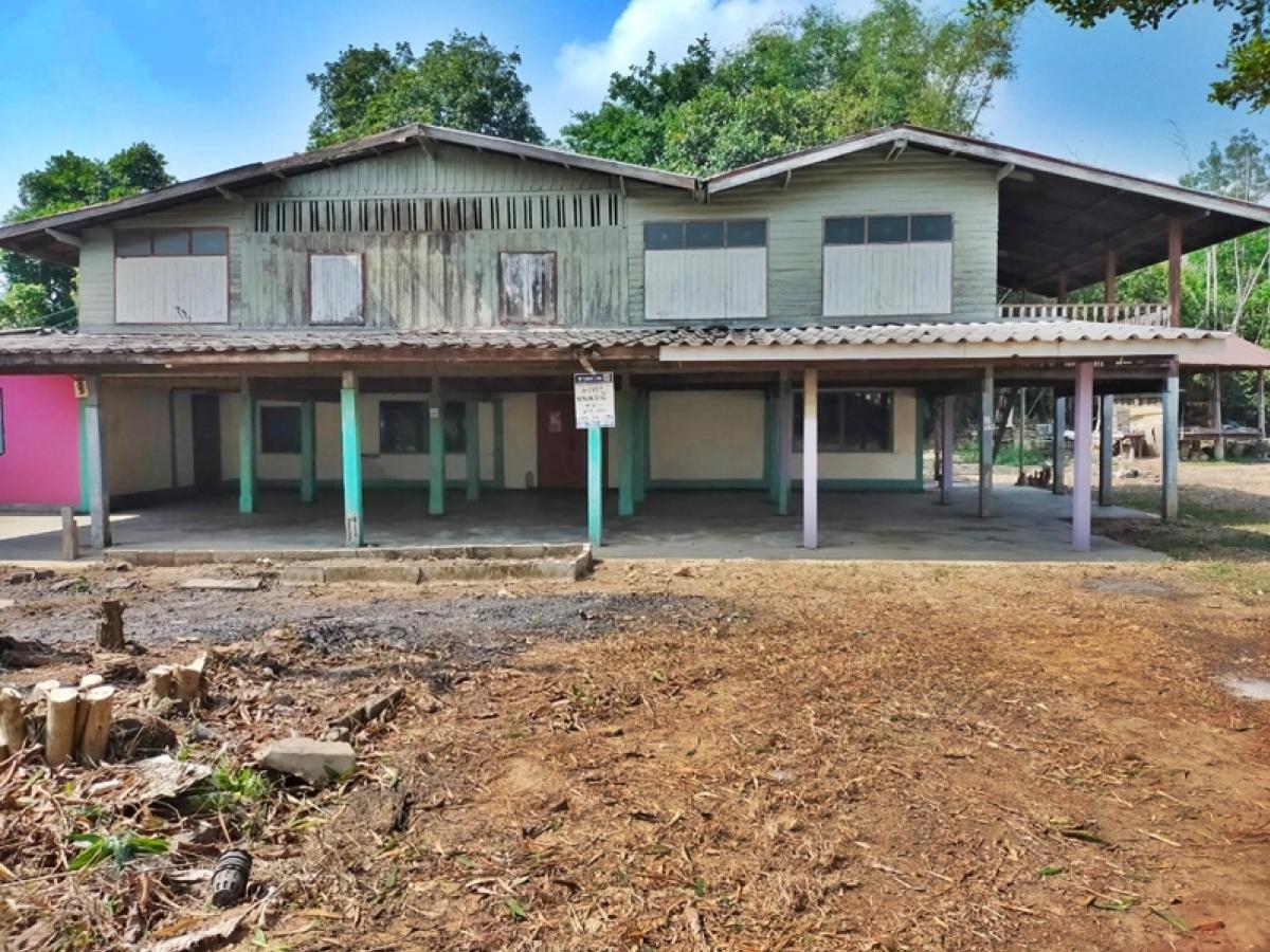 For SaleHouseChai Nat : 16 Sankhaburi-Charan Sutra (Chon. 4050) Posts Buri Chainat