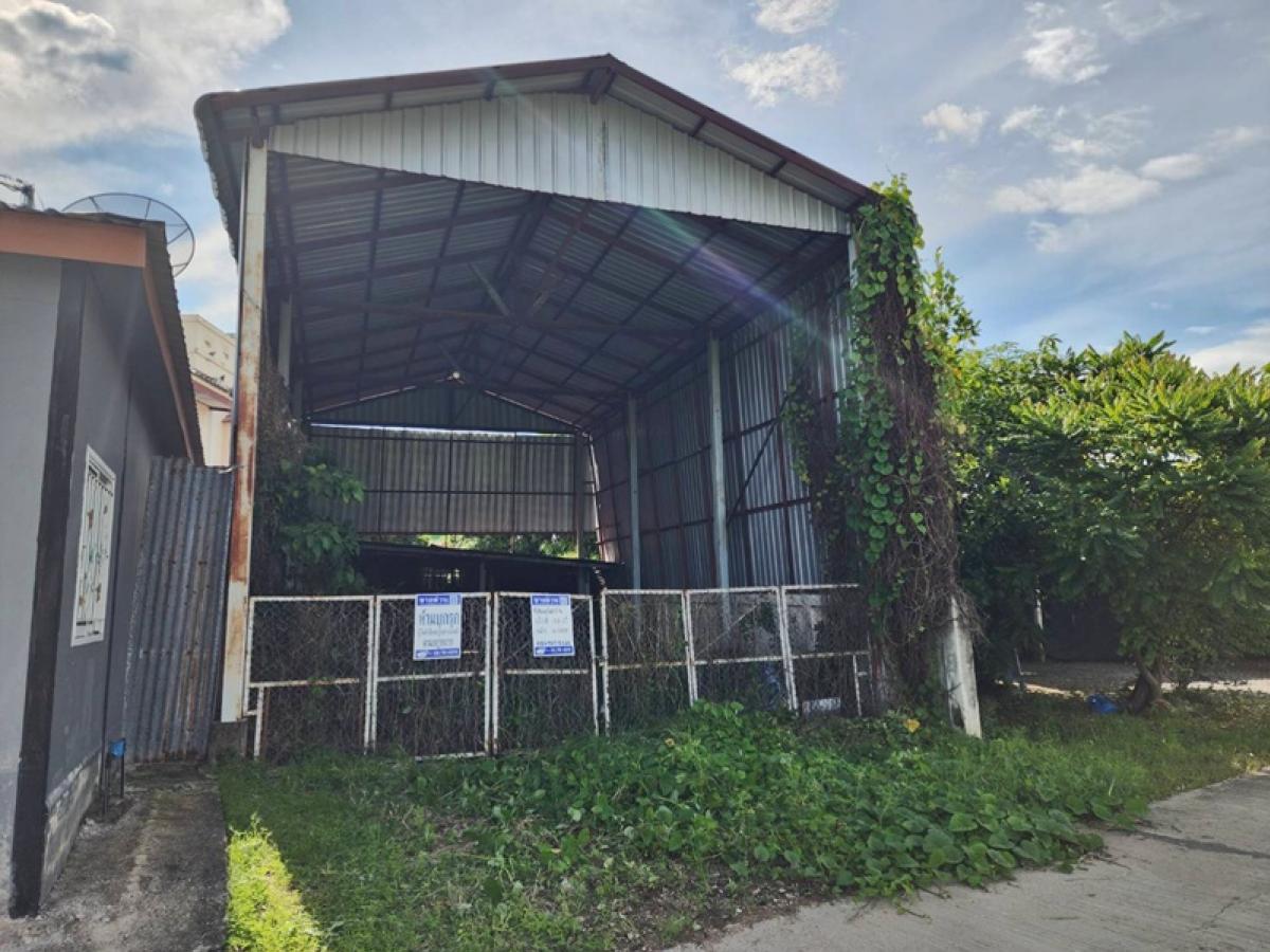 For SaleHouseNakhon Sawan : 122/2 Soi Wat Hua Klang Nakhon Sawan Road-Tha Tako (Tor. 3004), Tha Tako Road, Nakhon Sawan