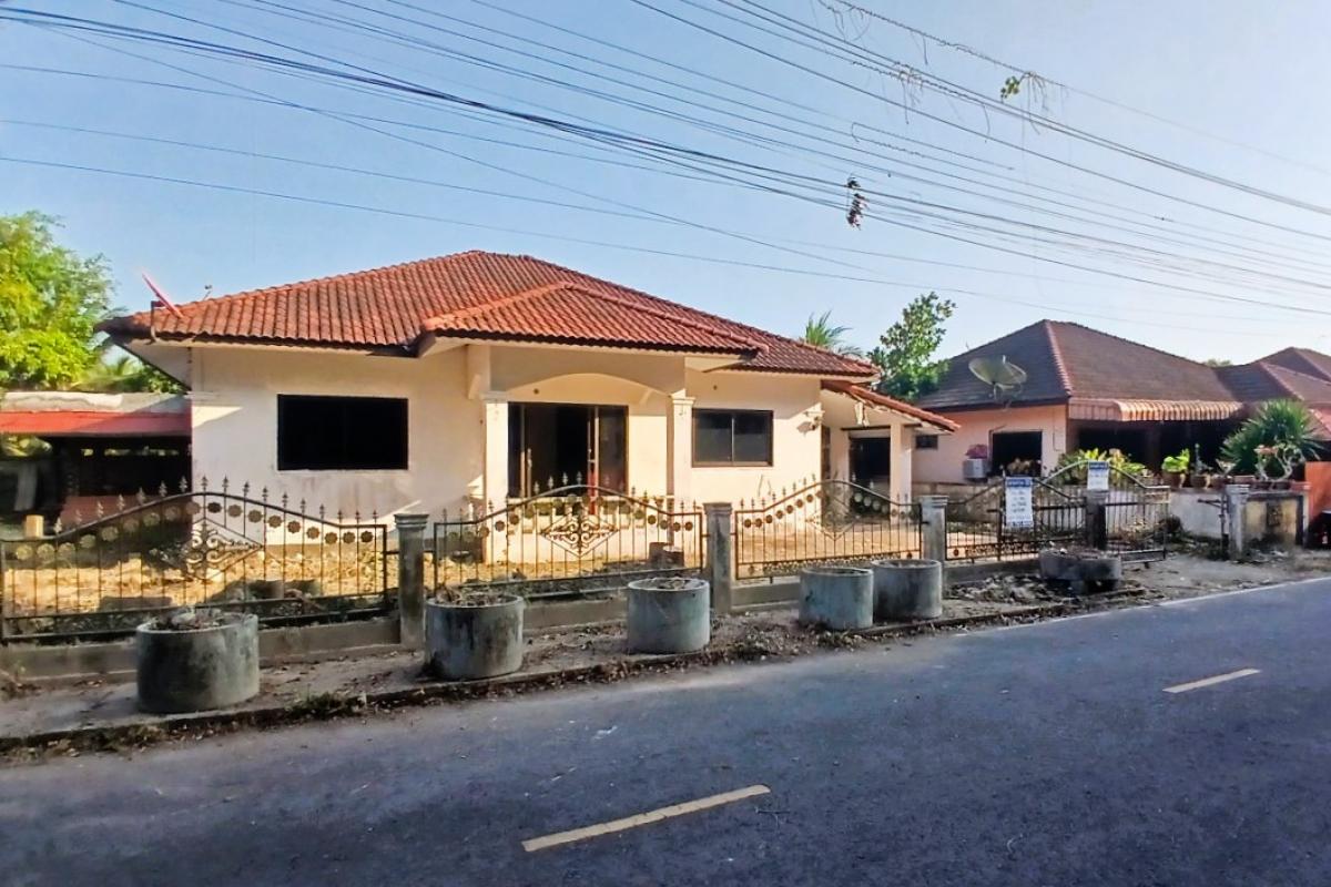 For SaleHouseNakhon Si Thammarat : Pin Mani Village 29/36, Soi Village, Pin Mani, separated from Wat Bot Road (VC. 5028), Nakhon Si Thammarat Road-Ban Chang Thale (Thor. 4102), Pak Nakhon, Nakhon Si Thammarat Nakhon Si Thammarat