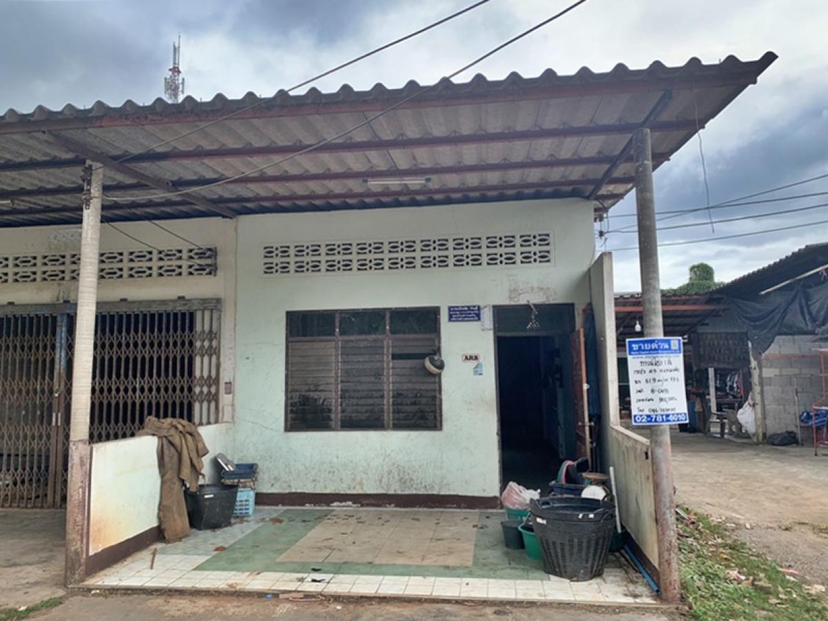 ขายทาวน์โฮมตรัง : บ้านพักอาศัยชั้นเดียว  ห่างจากถนนสายตรัง-ห้วยยอด (ทล.4) ประมาณ 38 เมตร