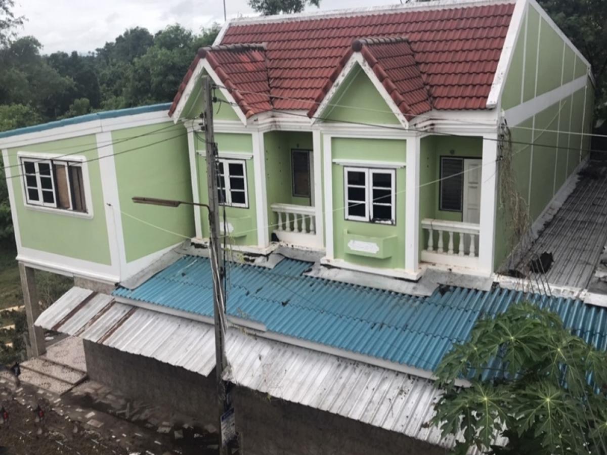 ขายบ้านอุทัยธานี : ทาวน์เฮ้าส์ 2 ชั้น ห่างจากถนนสายอุทัยธานี - หนองฉาง (ทล.333) ประมาณ 20 เมตร 74 , ตั้งอยู่บริเวณซอยไม่มีชื่อ