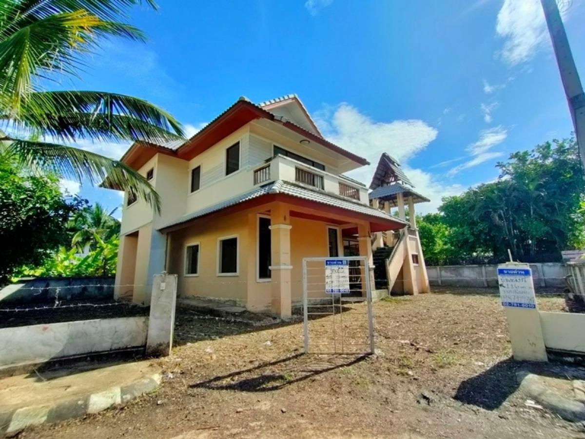 ขายบ้านเชียงใหม่ : บ้านพักอาศัย 2 ชั้น หมู่บ้านชลดาล้านนาไลฟ์ (ม.วงศ์สว่างล้านนาวิลล์)