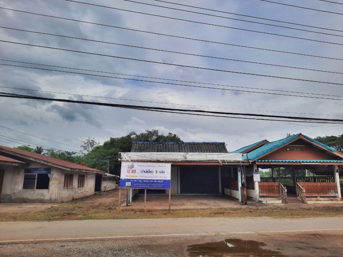 ขายบ้านเลย : ที่ดินพร้อมสิ่งปลูกสร้าง ติดถนนมะลิวัลย์(ทล.201) ช่วง กม.315 + 440 ไปทางจังหวัดเลย บ้านกกเกลือ