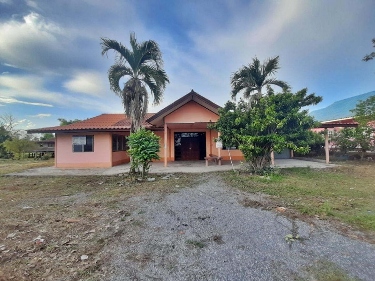 ขายบ้านกาญจนบุรี : บ้านพักอาศัยชั้นเดียว  ห่างจากถนนหนองปรือ-เลาขวัญ (3306) ประมาณ 1.1 กิโลเมตร