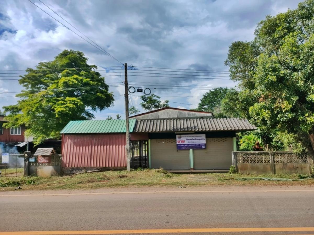 ขายบ้านเชียงราย : ที่ดินพร้อมสิ่งปลูกสร้าง บ้านพักอาศัยครึ่งตึกครึ่งไม้ 2 ชั้น