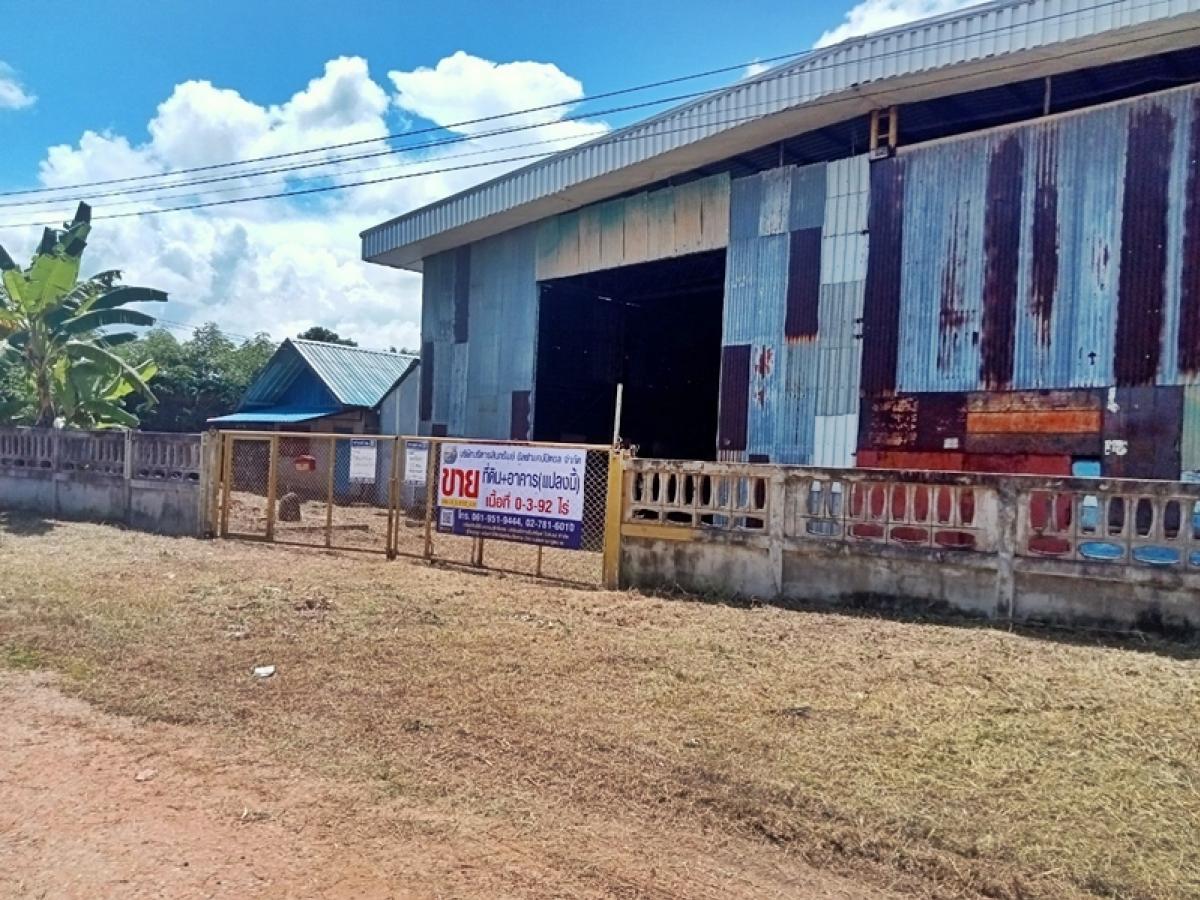 ขายบ้านชัยภูมิ : ที่ดินพร้อมสิ่งปลูกสร้าง บ้านพักอาศัยชั้นเดียว เเละโกดัง ห่างจากถนนสุรนารายณ์ ประมาณ 620 เมตร โคกเริงรมย์