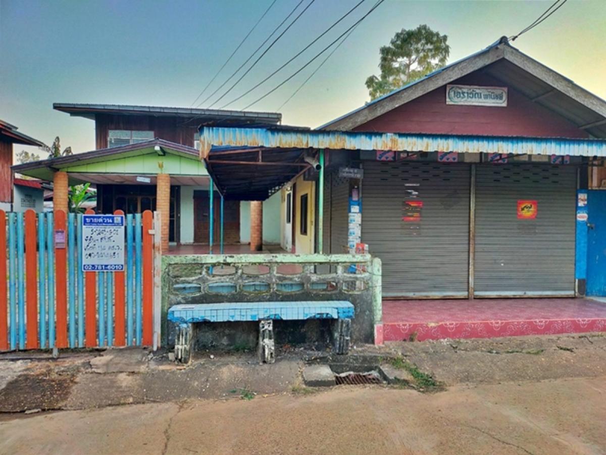 ขายบ้านนครพนม : ที่ดินพร้อมสิ่งปลูกสร้าง ติดถนนยะภักดี เเยกจากถนนสายนาหว้า - บ้านเชื่อม (ทล.2185) บ้านตาล