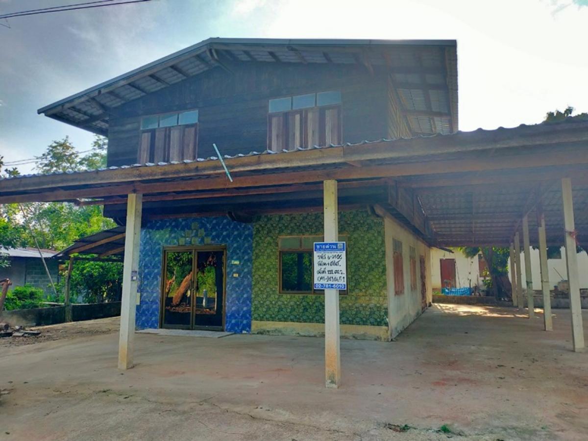 ขายบ้านยโสธร : บ้านพักอาศัยครึ่งตึกครึ่งไม้ 2 ชั้น ห่างจากถนนชยางกูร  ประมาณ 11.476 กม.