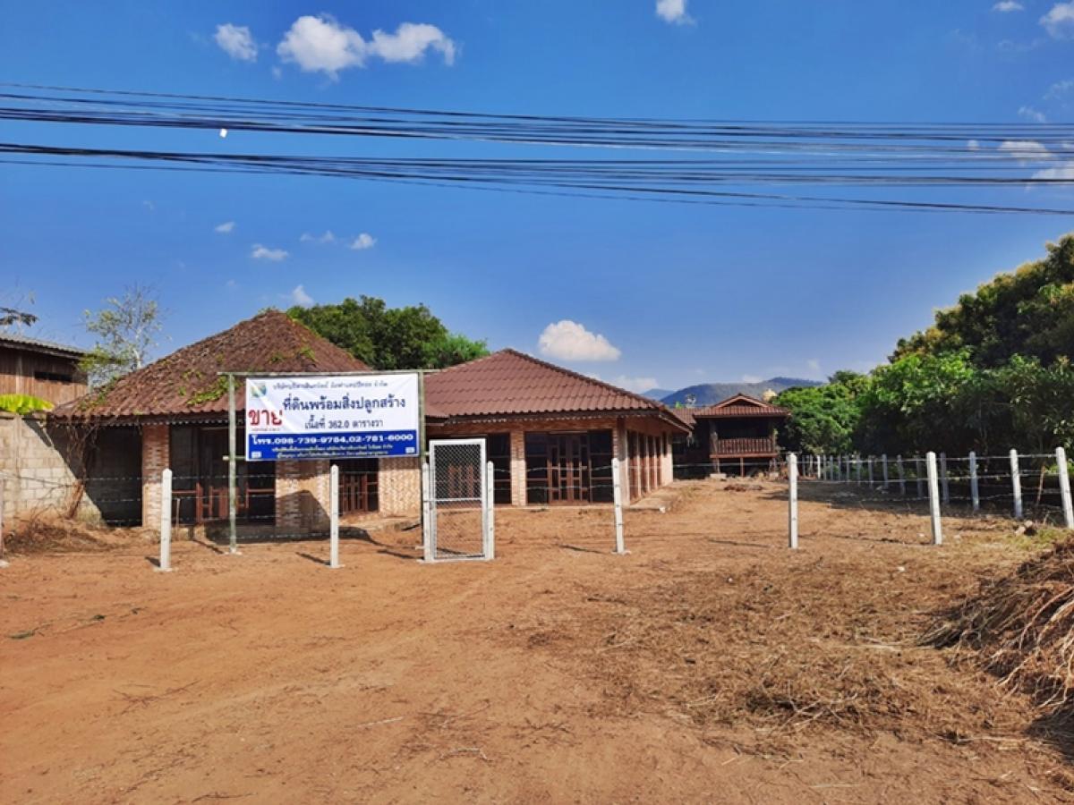 ขายบ้านลำปาง : ที่ดินพร้อมสิ่งปลูกสร้าง ติดถนนสายทุ่งเสลี่ยม-เถิน (ทล.1148) ตอน กม. ที่ 25+680 ไปทางอำเภอทุ่งเสลี่ยม