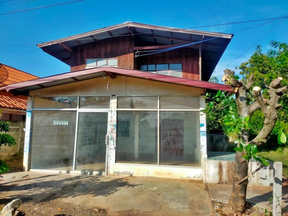 ขายบ้านร้อยเอ็ด : บ้านพักอาศัยครึ่งตึกครึ่งไม้ 2 ชั้น ห่างจาก (รอ.3032) ประมาณ 2,0000 เมตร