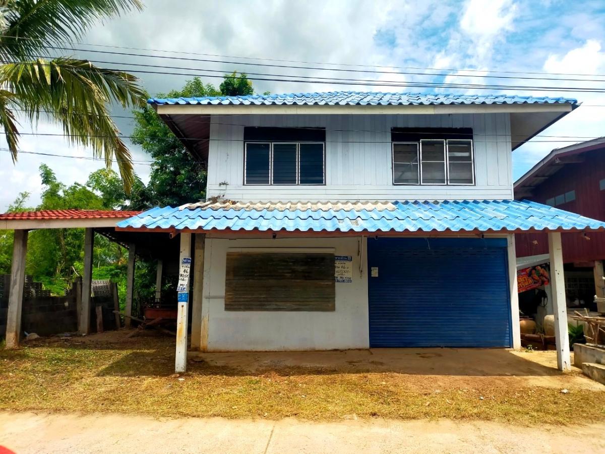 ขายบ้านลพบุรี : บ้านพักอาศัยครึ่งตึกครึ่งไม้ 2 ชั้น ห่างจากถนนสายบัวชุม-ปากช่อง (ทล.2243) ประมาณ 220 เมตร