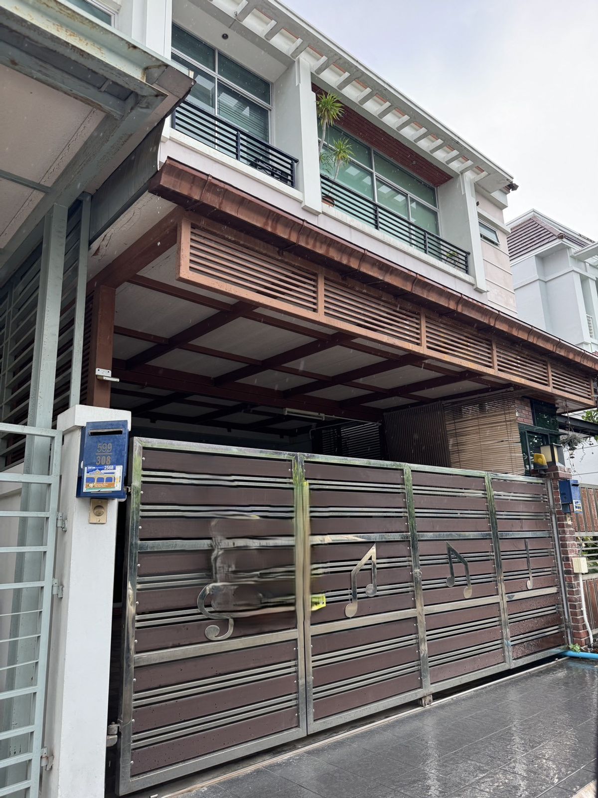 ให้เช่าโฮมออฟฟิศสะพานควาย จตุจักร : 🏡บ้านสวย 🏡 ให้เช่าทาวน์โฮม 3 ชั้น บ้านกลางกรุง The Royal Vienna รัชวิภา