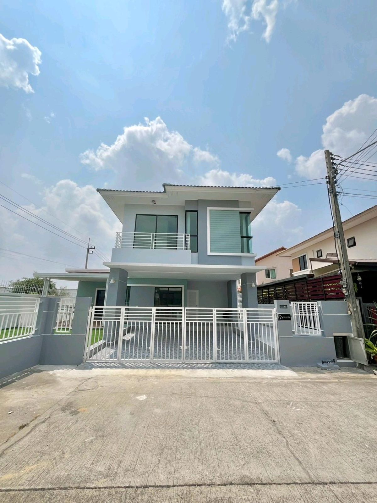 ขายบ้านปทุมธานี รังสิต ธรรมศาสตร์ : บ้านเดี่ยว 2 ชั้น 4 ห้องนอน 3 ห้องน้ำ ฟรีโอน พร้อมเข้าอยู่ รังสิต - คลอง 3 