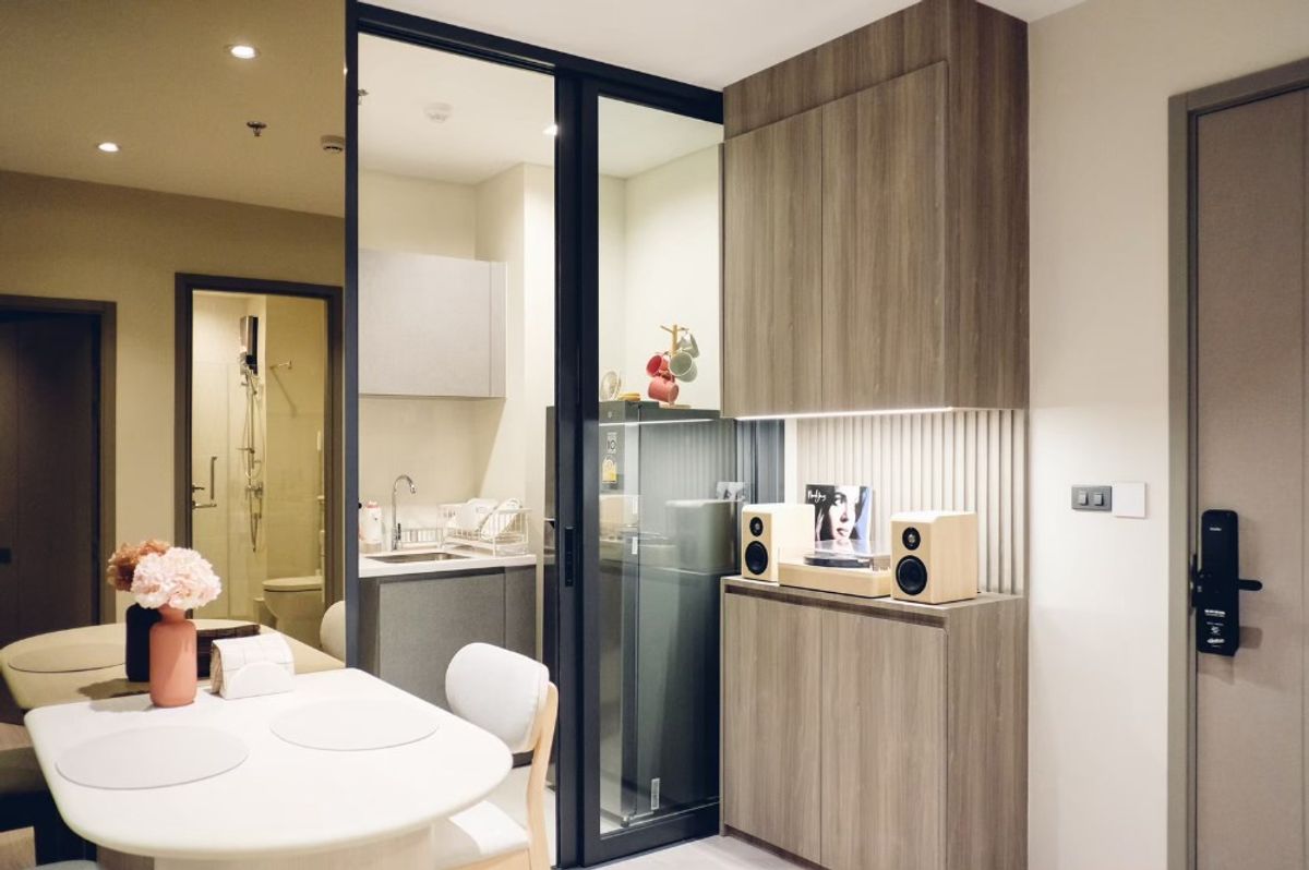 ขายคอนโดพระราม 9 เพชรบุรีตัดใหม่ RCA : 🏙️ ชีวิตเหนือระดับ คอนโด Life Asoke Hype 1 ห้องนอน  พร้อมสิ่งอำนวยความสะดวกครบครัน ใกล้ MRT และเซ็นทรัลพระราม 9