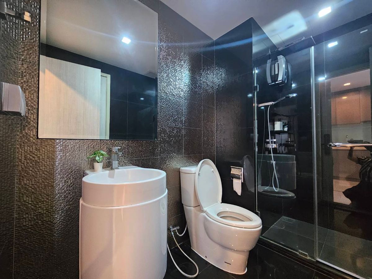 For SaleCondoSukhumvit, Asoke, Thonglor : Hot Deal !!!!! Rhythm Sukhumvit 36-38 2 bedrooms near BTS Thonglor only 7.9m Contact 065-6641496 (Emmy)