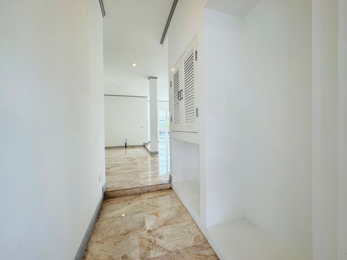 For SaleHousePathum Thani,Rangsit, Thammasat : Ladawan Rangsit Ladawan Lagoon Rangsit, the house has never been in a new renovated, potential location.