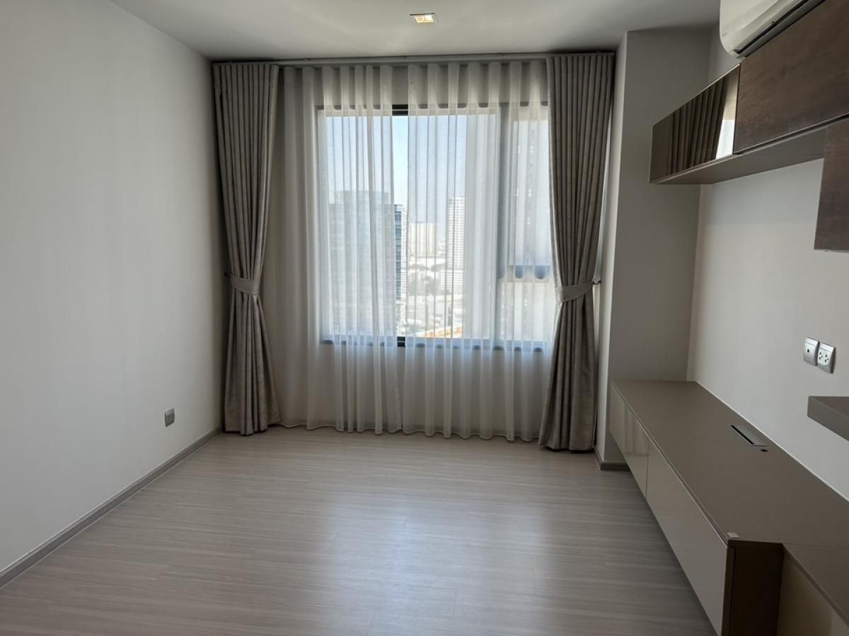 For SaleCondoLadprao, Central Ladprao : 🏙️ Fully-Furnished Corner Unit at Life Ladprao – Smart Layout with Built-In Furniture, Prime Location Next to BTS Ha Yaek Lat Phrao & MRT Phahon Yothin