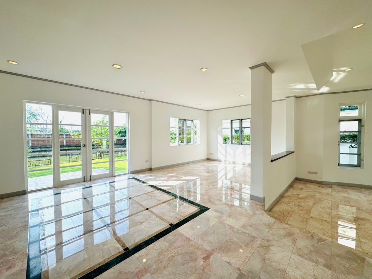 For SaleHousePathum Thani,Rangsit, Thammasat : Ladawan Rangsit Ladawan Lagoon Rangsit, the house has never been in a new renovated, potential location.