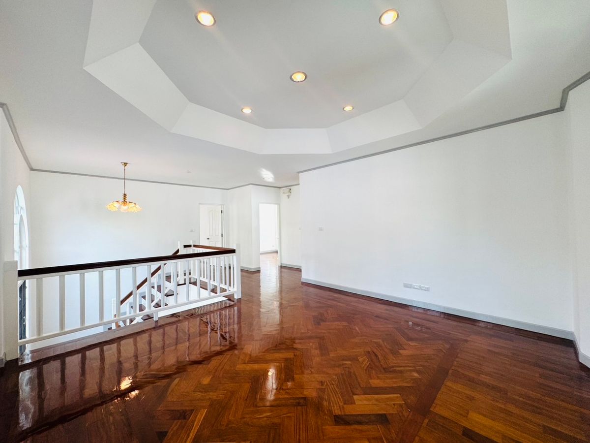 For SaleHousePathum Thani,Rangsit, Thammasat : Ladawan Rangsit Ladawan Lagoon Rangsit, the house has never been in a new renovated, potential location.