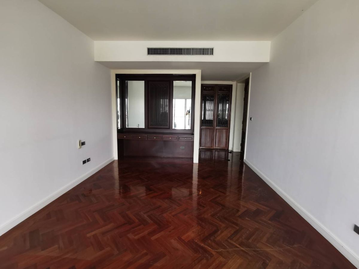 For SaleCondoSathorn, Narathiwat : For Sale with tenant: DUPLEX condo at Supreme Elegance, 2 BR/3 B, 220 sqm., classic and unique interior, Sathorn area