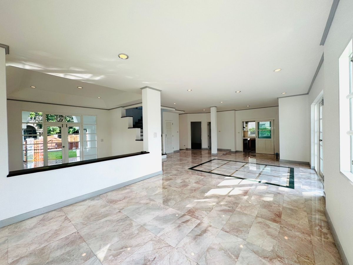 For SaleHousePathum Thani,Rangsit, Thammasat : Ladawan Rangsit Ladawan Lagoon Rangsit, the house has never been in a new renovated, potential location.