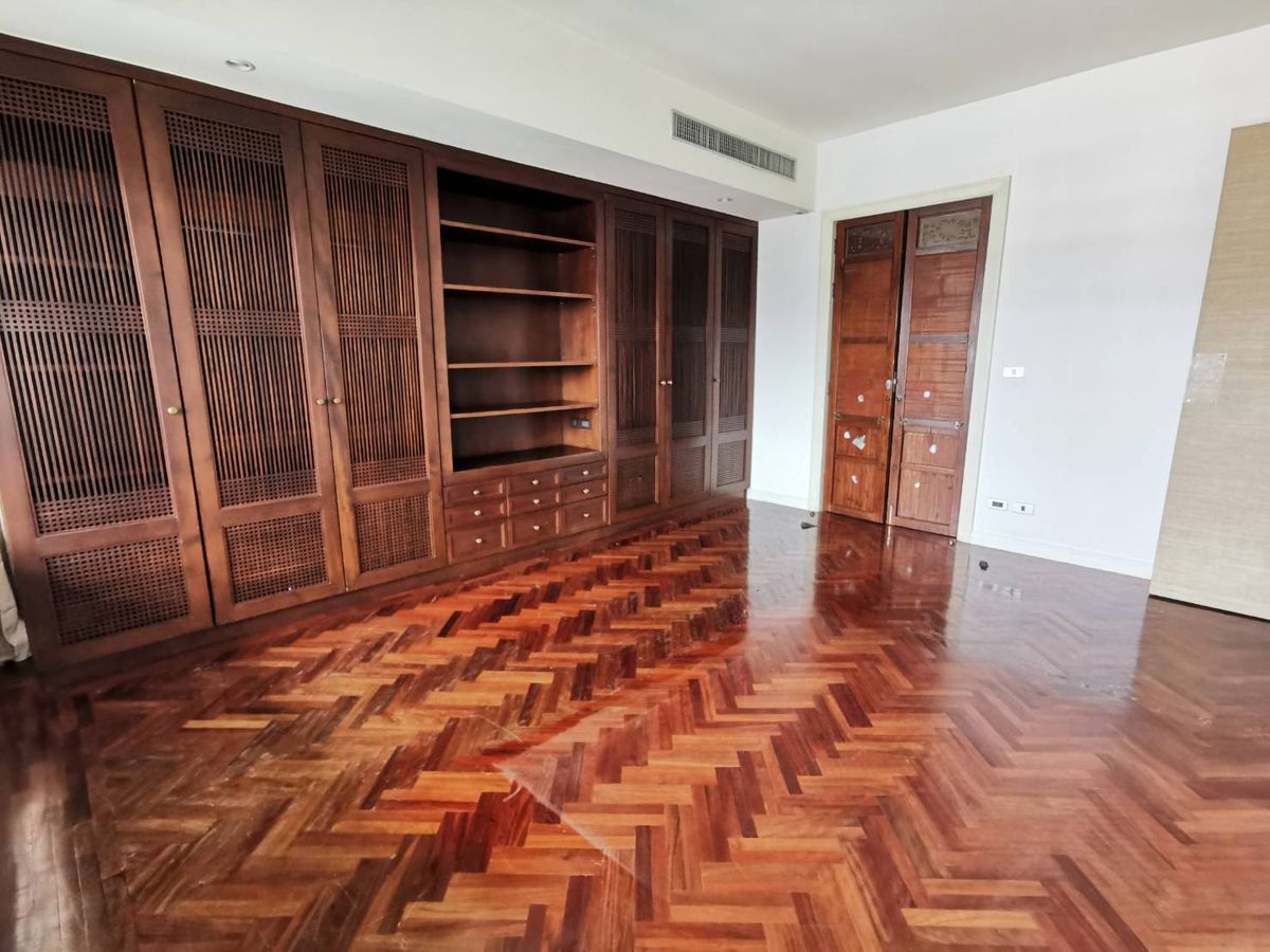 For SaleCondoSathorn, Narathiwat : For Sale with tenant: DUPLEX condo at Supreme Elegance, 2 BR/3 B, 220 sqm., classic and unique interior, Sathorn area