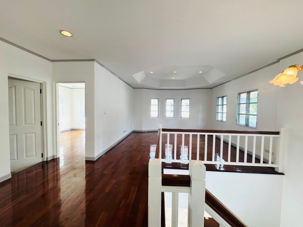 For SaleHousePathum Thani,Rangsit, Thammasat : Ladawan Rangsit Ladawan Lagoon Rangsit, the house has never been in a new renovated, potential location.