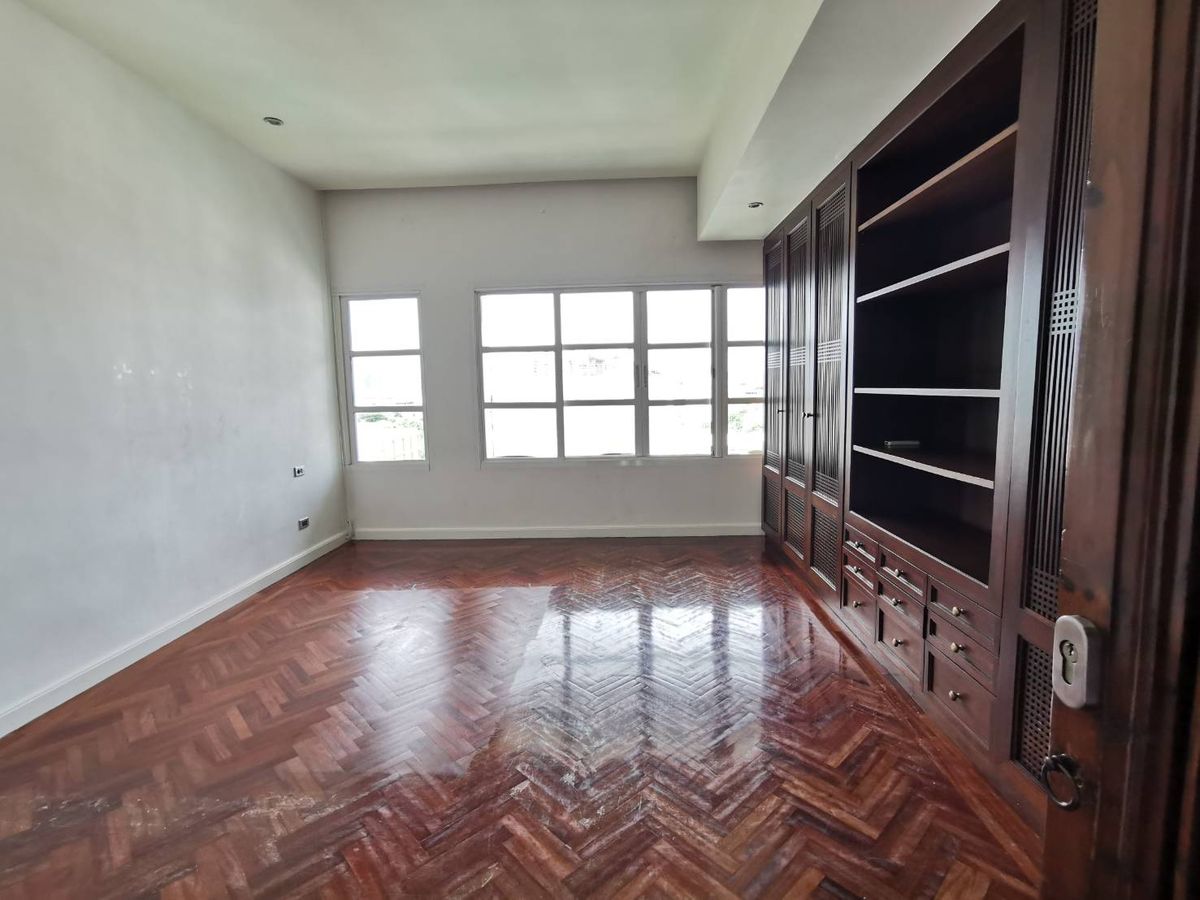 For SaleCondoSathorn, Narathiwat : For Sale with tenant: DUPLEX condo at Supreme Elegance, 2 BR/3 B, 220 sqm., classic and unique interior, Sathorn area
