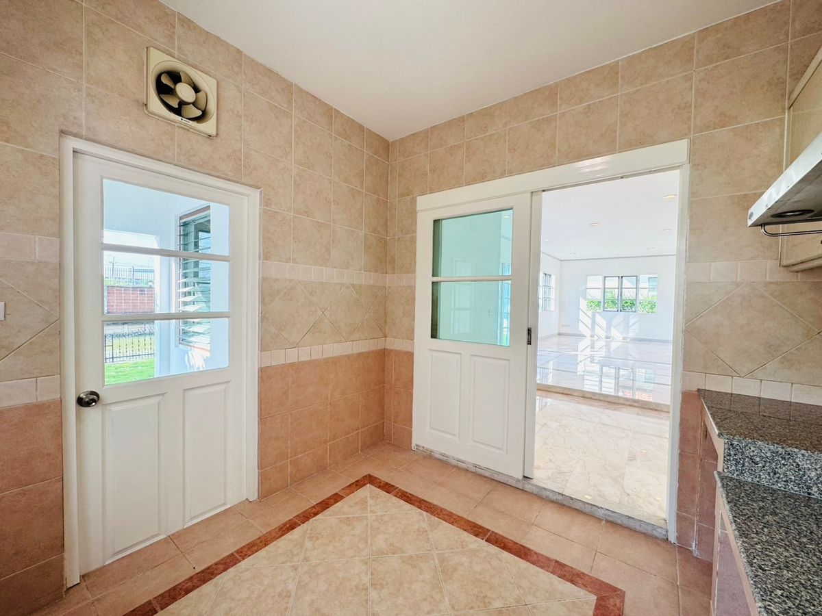 For SaleHousePathum Thani,Rangsit, Thammasat : Ladawan Rangsit Ladawan Lagoon Rangsit, the house has never been in a new renovated, potential location.