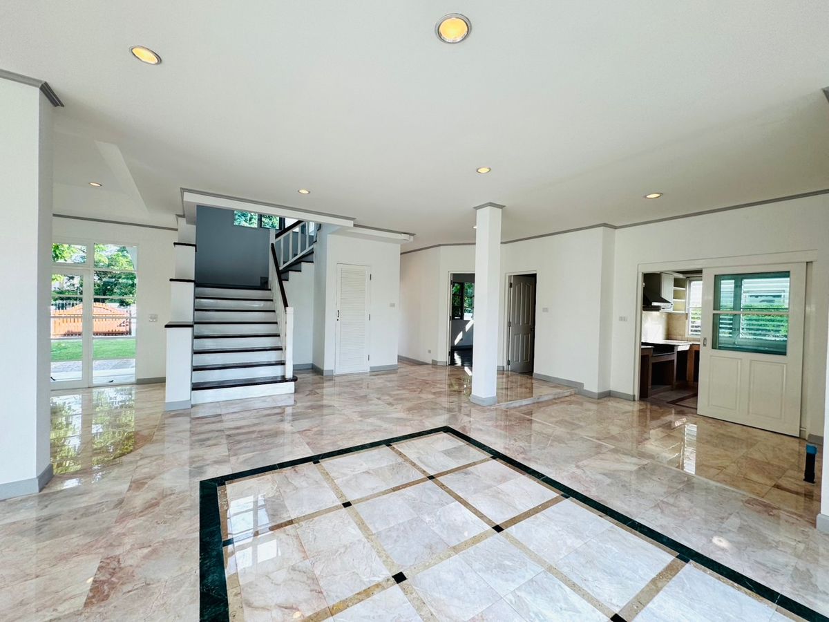 For SaleHousePathum Thani,Rangsit, Thammasat : Ladawan Rangsit Ladawan Lagoon Rangsit, the house has never been in a new renovated, potential location.