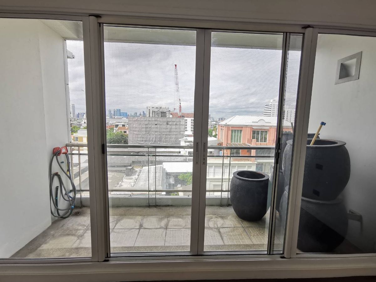 For SaleCondoSathorn, Narathiwat : For Sale with tenant: DUPLEX condo at Supreme Elegance, 2 BR/3 B, 220 sqm., classic and unique interior, Sathorn area