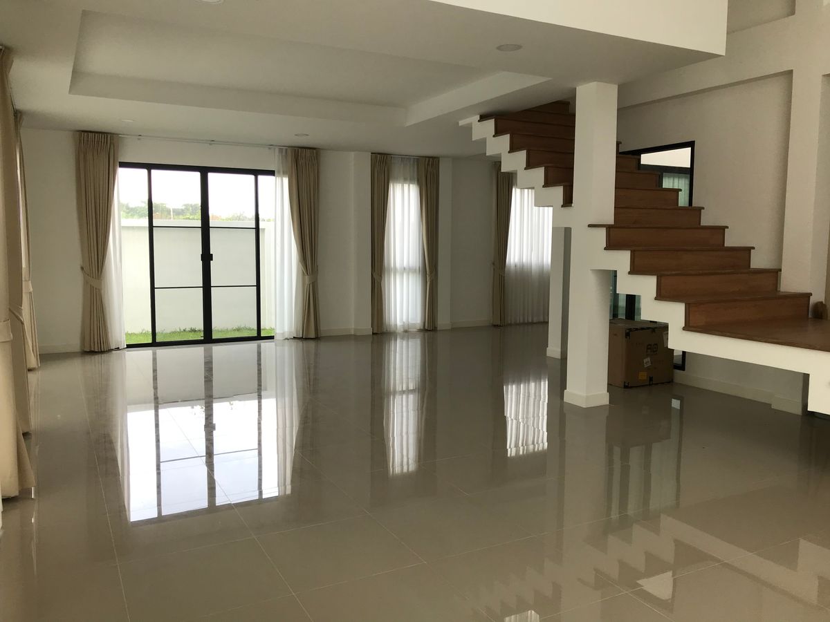 For RentHouseMin Buri, Romklao : Rent a new detached house, Iam 105 sq.what, living space 296 sqm, in front of the garden, 3 bedrooms, 3 bathrooms, 1 kitchen, 4 parking spaces.