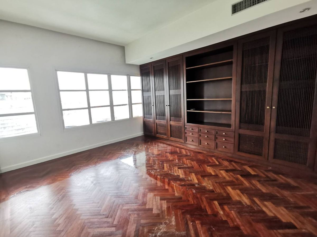 For SaleCondoSathorn, Narathiwat : For Sale with tenant: DUPLEX condo at Supreme Elegance, 2 BR/3 B, 220 sqm., classic and unique interior, Sathorn area