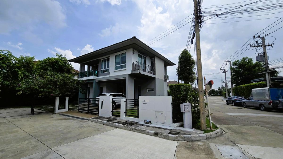 ขายบ้านปทุมธานี รังสิต ธรรมศาสตร์ : คุ้มแบบไม่ต้องคิดนาน!! บ้านเดี่ยวหลังมุมสภาพนางฟ้า! ติดถนนเมน แถมเฟอร์ฯ ทั้งหลัง ทำเลทอง ราคาน่ารัก! ขาย บ้านเดี่ยว 74.6 ตารางวา หมู่บ้าน ฮาบิเทีย บอนด์ ราชพฤกษ์ ใกล้ถนน 345 !